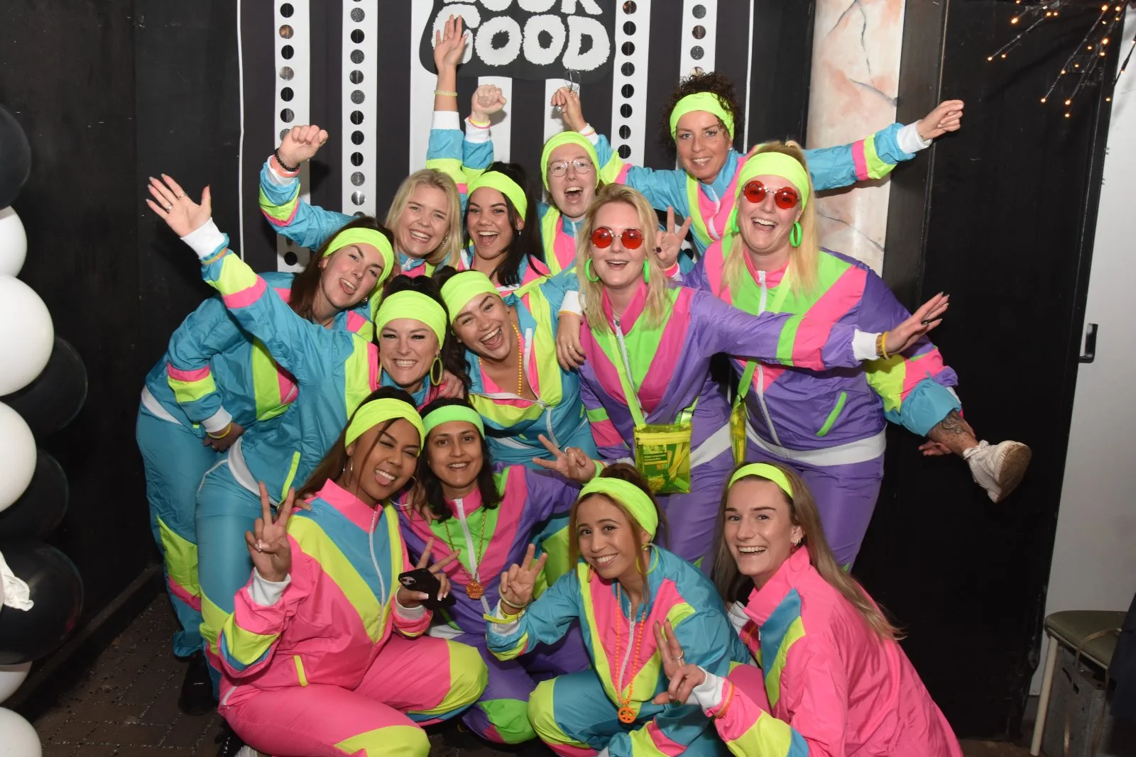 Seniorenteam tijdens een themafeest van de Wintercup Holland